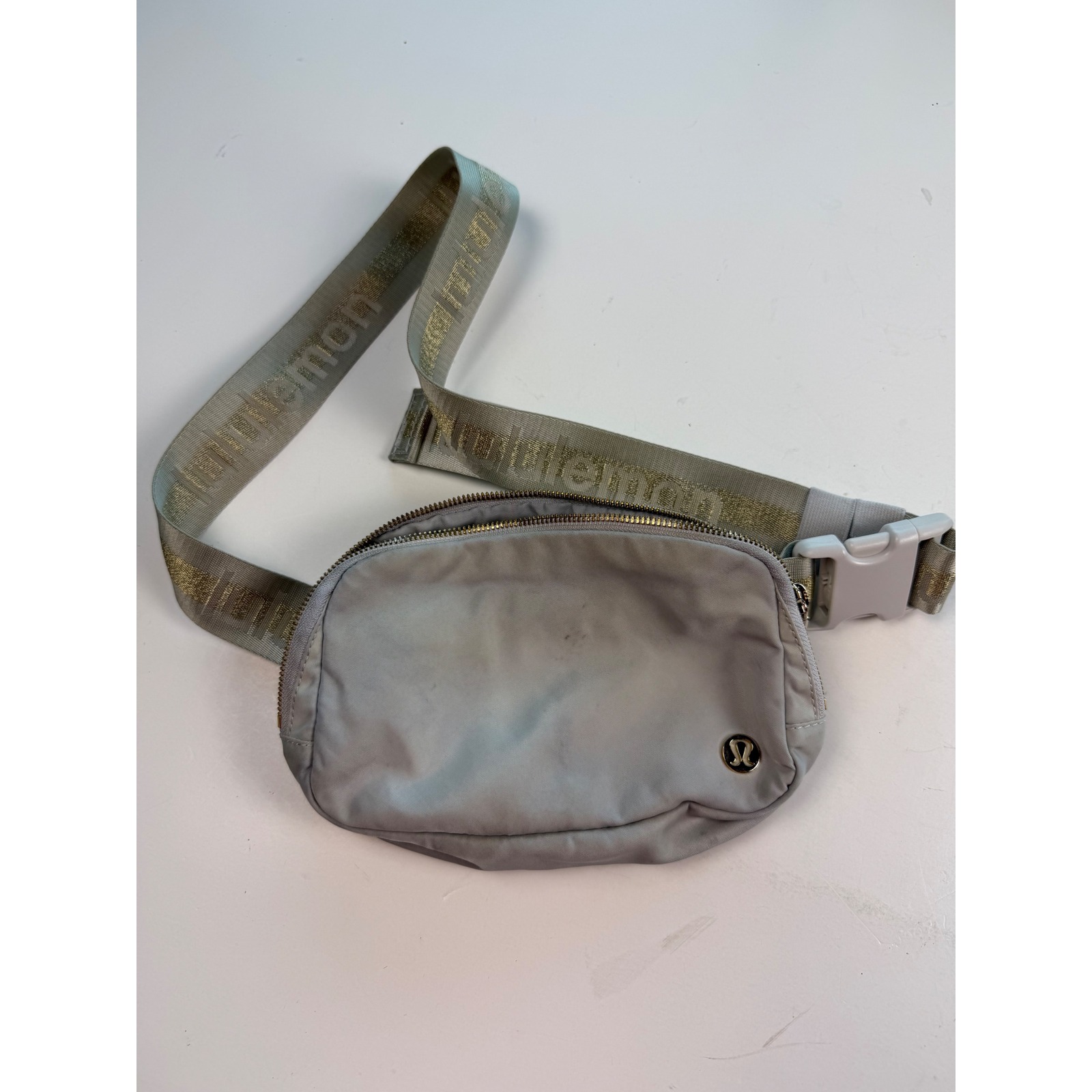 Lululemon Everywhere Belt Bag Silver Grey Gold Metallic Logo Strap 1l Fanny Pack